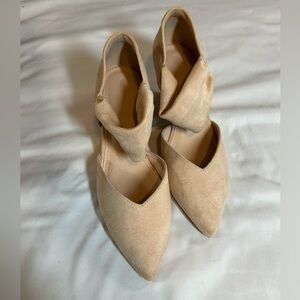 Elegant Coutgo Cream Women's Kitten Heels - NIB - Size 7